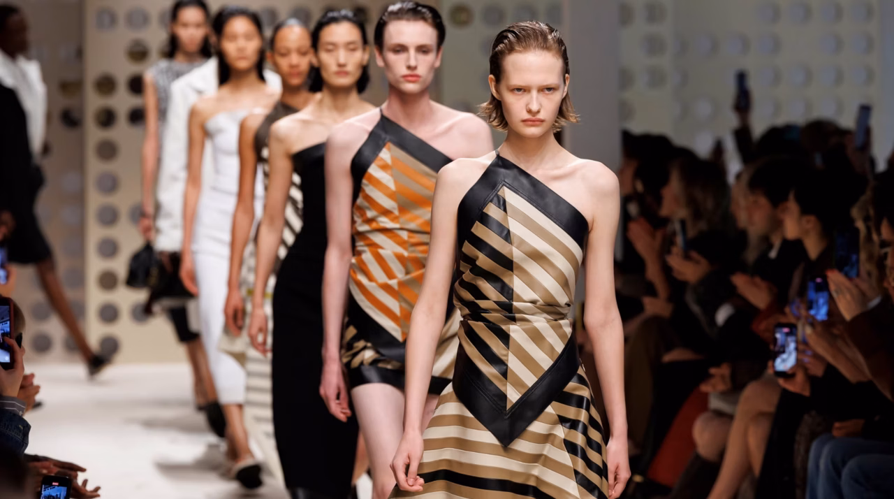 Mode éthique vs fast fashion : quelle différence concrète en 2026 ?