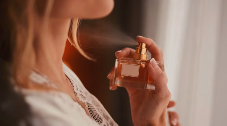 Quels parfums féminins suivre à l&rsquo;automne 2026 ?